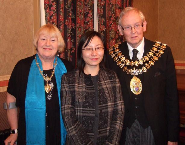 Manchester_Embassy_-_Manchester_Mayor_and_wife.jpg